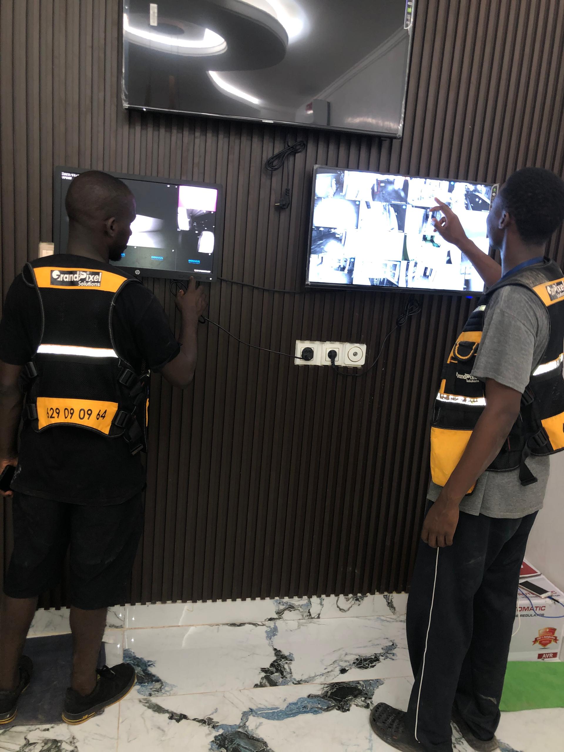 Équipe technique mission installation sécurité régions Guinée